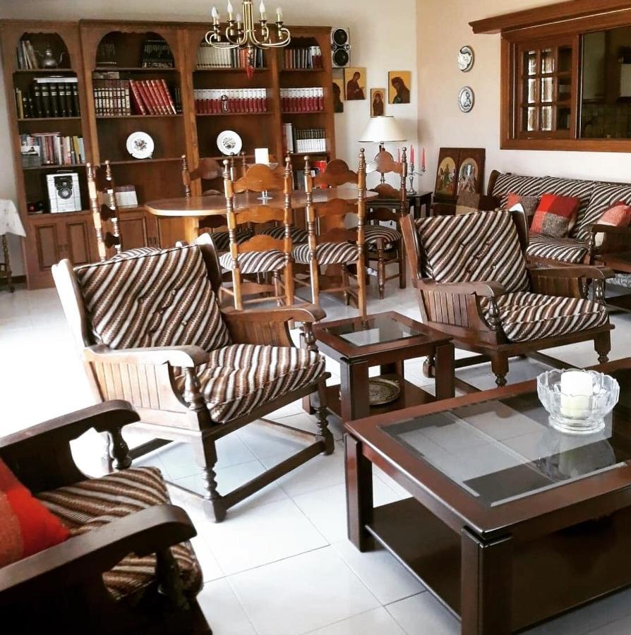 Fantastic Villa, A 5 Minute Drive From The Beach! Афины Экстерьер фото
